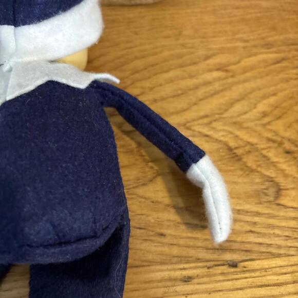 Penn State Nittany Lions Basketball Christmas Fan Giveaway Elf Figure - Picture 10 of 11